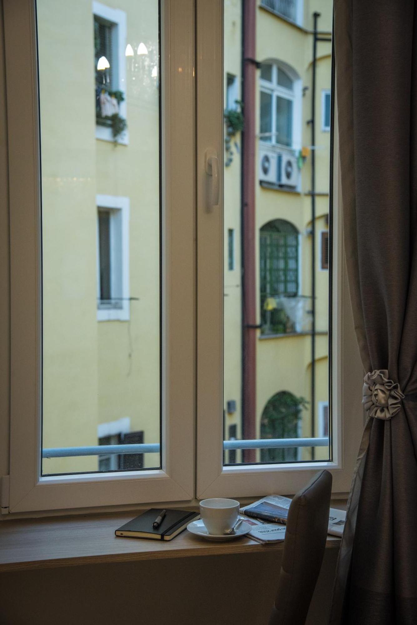 Inside Roma Rooms ภายนอก รูปภาพ