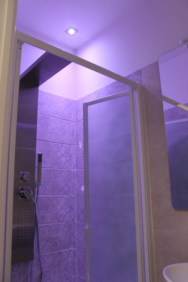 Inside Roma Rooms ภายนอก รูปภาพ