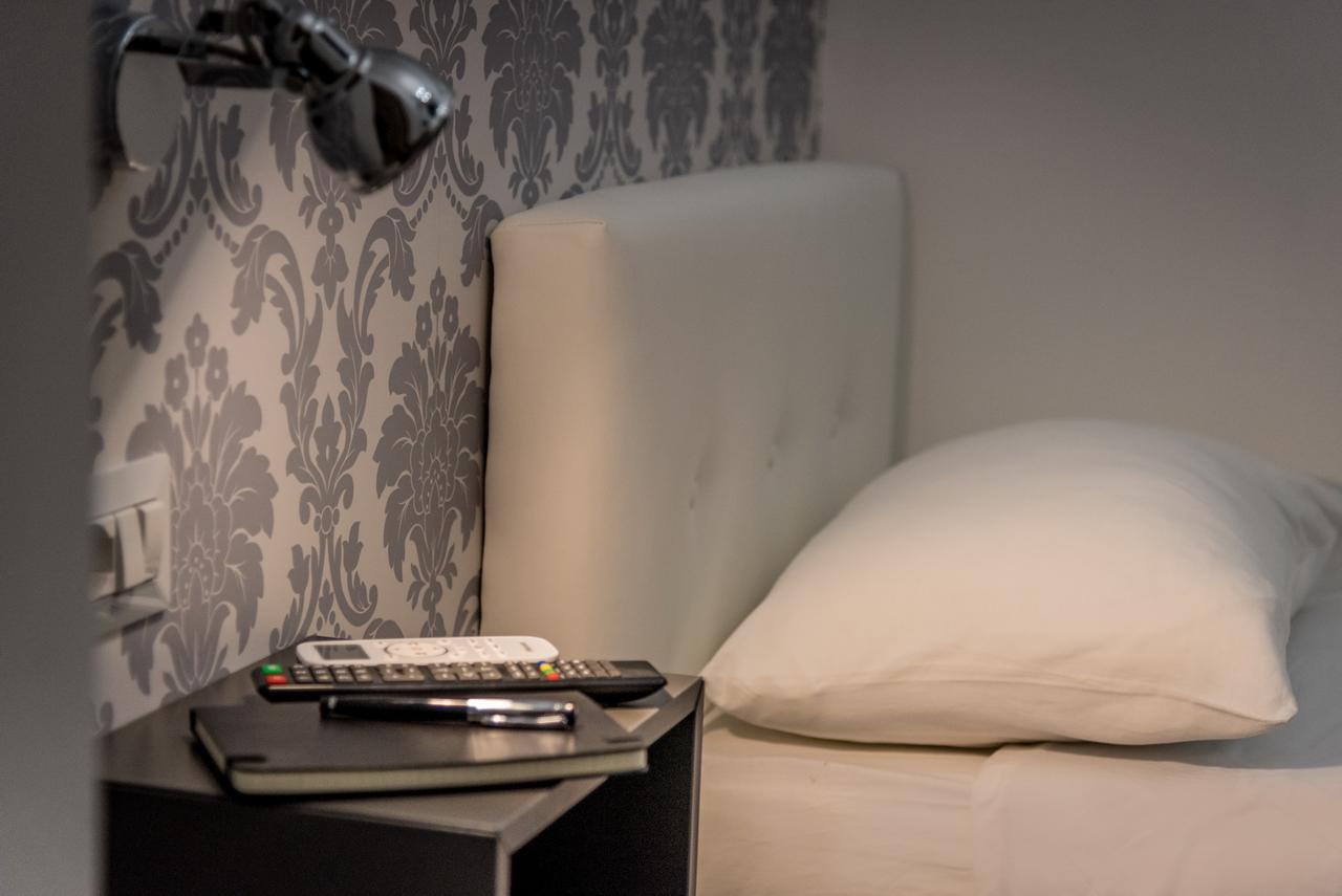 Inside Roma Rooms ภายนอก รูปภาพ