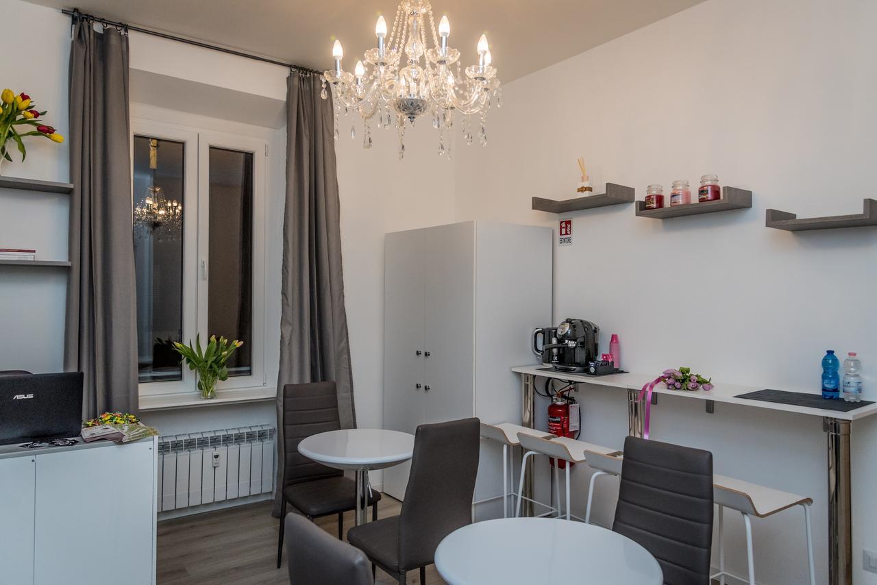 Inside Roma Rooms ภายนอก รูปภาพ